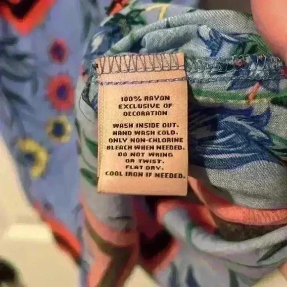 Juicy Couture size M Shirt w Floral Pattern - Picture 4 of 4